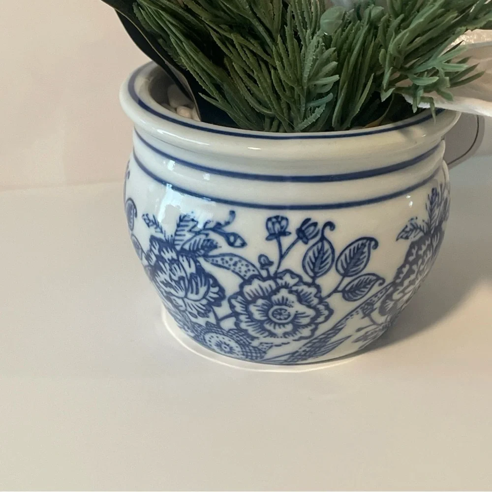 Ridgefield Home 7” Real Touch Winter Floral Arrangement w Ceramic Pot New